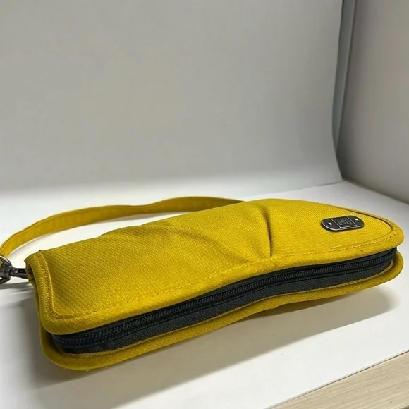 REI Convertible Wristlet Pochette Bag Wallet Mustard Yellow - Picture 3 of 8